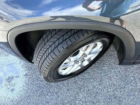 Used 2019 Chevrolet Traverse LT AWD/4WD image 25