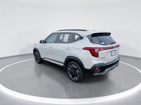 Certified 2024 Kia Seltos SX w/ SX Sunroof Package image 6