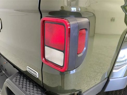 Used 2023 Jeep Gladiator Overland w/ Cold Weather Group AWD/4WD image 16