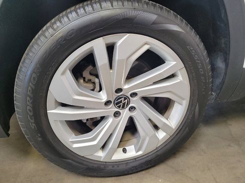 Used 2023 Volkswagen Atlas SE w/ Panoramic Sunroof Package AWD/4WD image 31
