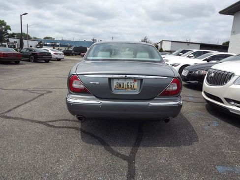 Used 2004 Jaguar XJ8 RWD image 4