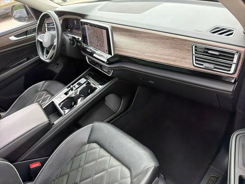 Certified 2024 Volkswagen Atlas SEL Premium R-Line AWD/4WD image 32