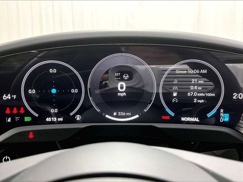 Used 2025 Porsche Taycan image 24