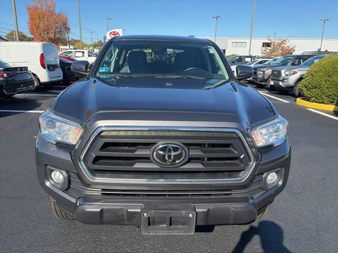 Certified 2022 Toyota Tacoma SR5 image 9