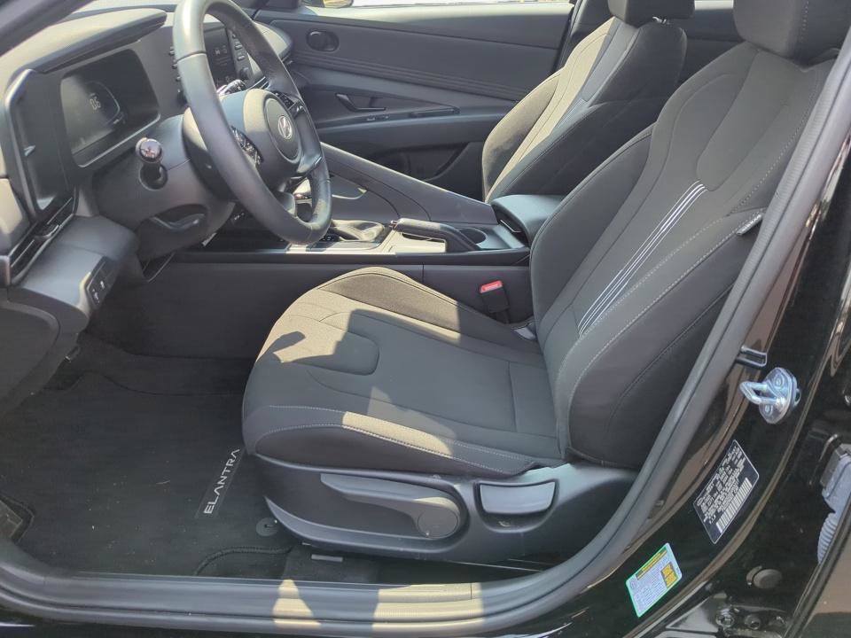 Certified 2025 Hyundai Elantra Sport FWD image 11