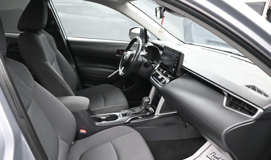 Used 2022 Toyota Corolla Cross LE AWD/4WD image 27