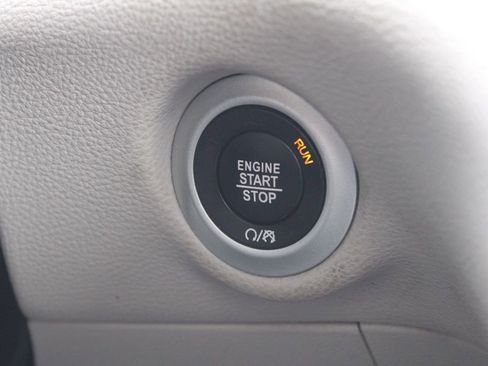 Used 2022 Chrysler Pacifica Touring-L image 33