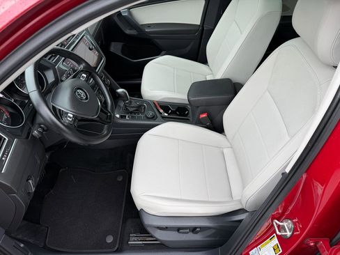 Used 2019 Volkswagen Tiguan SE w/ Panoramic Sunroof Package AWD/4WD image 9