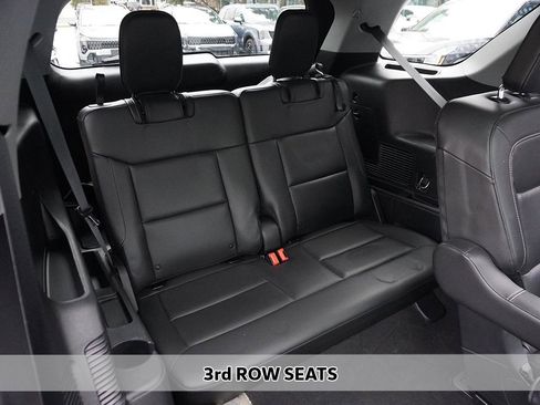 Used 2022 Ford Explorer XLT w/ Equipment Group 202A image 10