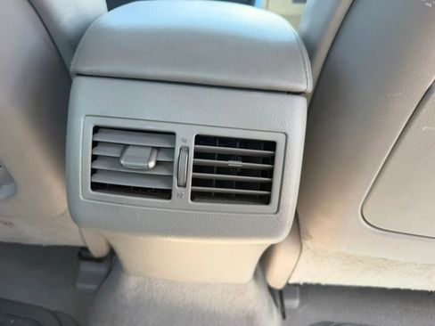 Used 2009 Toyota Camry Hybrid w/ Leather Pkg FWD image 19