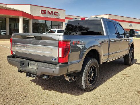 Used 2022 Ford F250 Platinum w/ FX4 Off-Road Package image 4