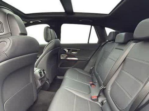 Used 2026 Mercedes-Benz GLC 300 4MATIC image 5