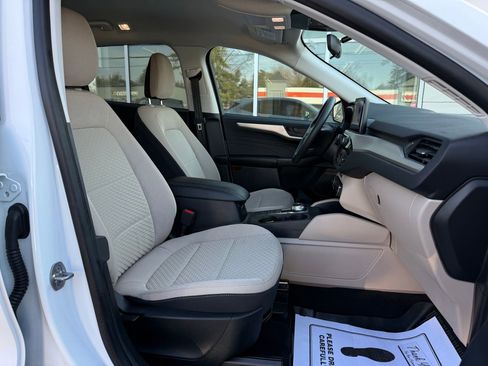 Used 2022 Ford Escape SE image 18