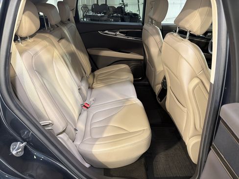 Used 2023 Lincoln Nautilus FWD w/ Premium Package image 10