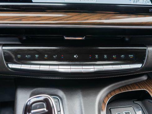 Used 2024 Cadillac Escalade ESV Premium Luxury Platinum AWD/4WD image 31