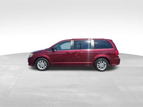 Used 2018 Dodge Grand Caravan SXT FWD image 2