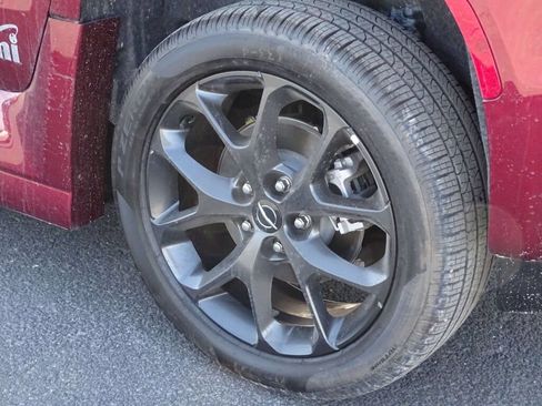 Used 2023 Chrysler Pacifica Touring-L w/ Uconnect Theater Family Group FWD image 13