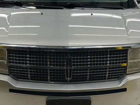 Used 2010 Lincoln MKX 2WD image 5