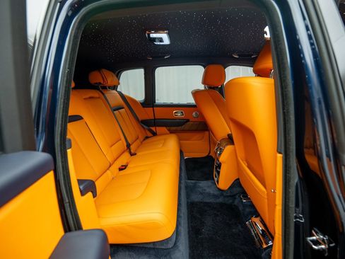 Used 2025 Rolls-Royce Cullinan AWD/4WD image 18