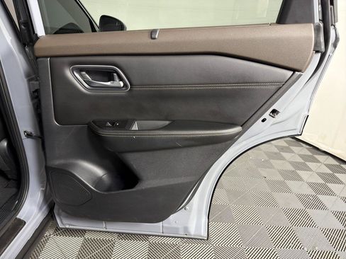 Used 2021 Nissan Rogue Platinum FWD image 14