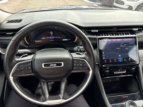 Used 2022 Jeep Grand Cherokee Limited image 17