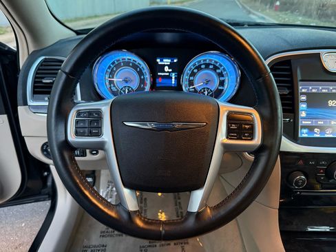 Used 2014 Chrysler 300 RWD image 34