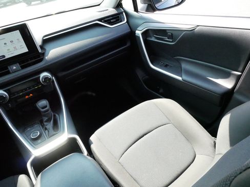 Certified 2025 Toyota RAV4 LE AWD/4WD image 11