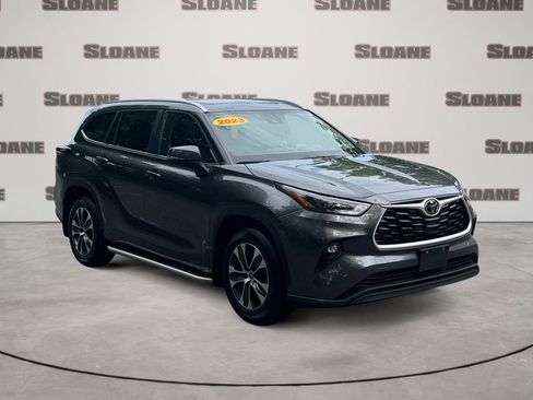 Used 2023 Toyota Highlander XLE AWD/4WD image 7