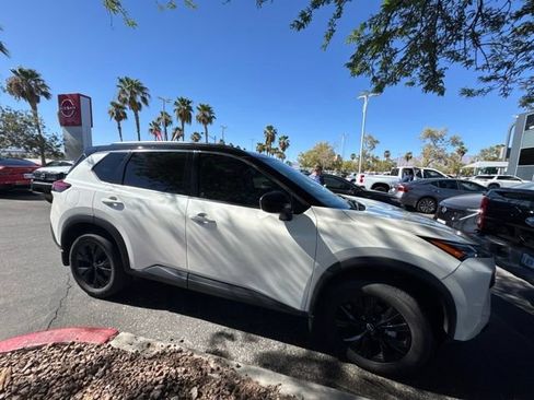 Certified 2023 Nissan Rogue SV w/ SV Premium B Package FWD image 3