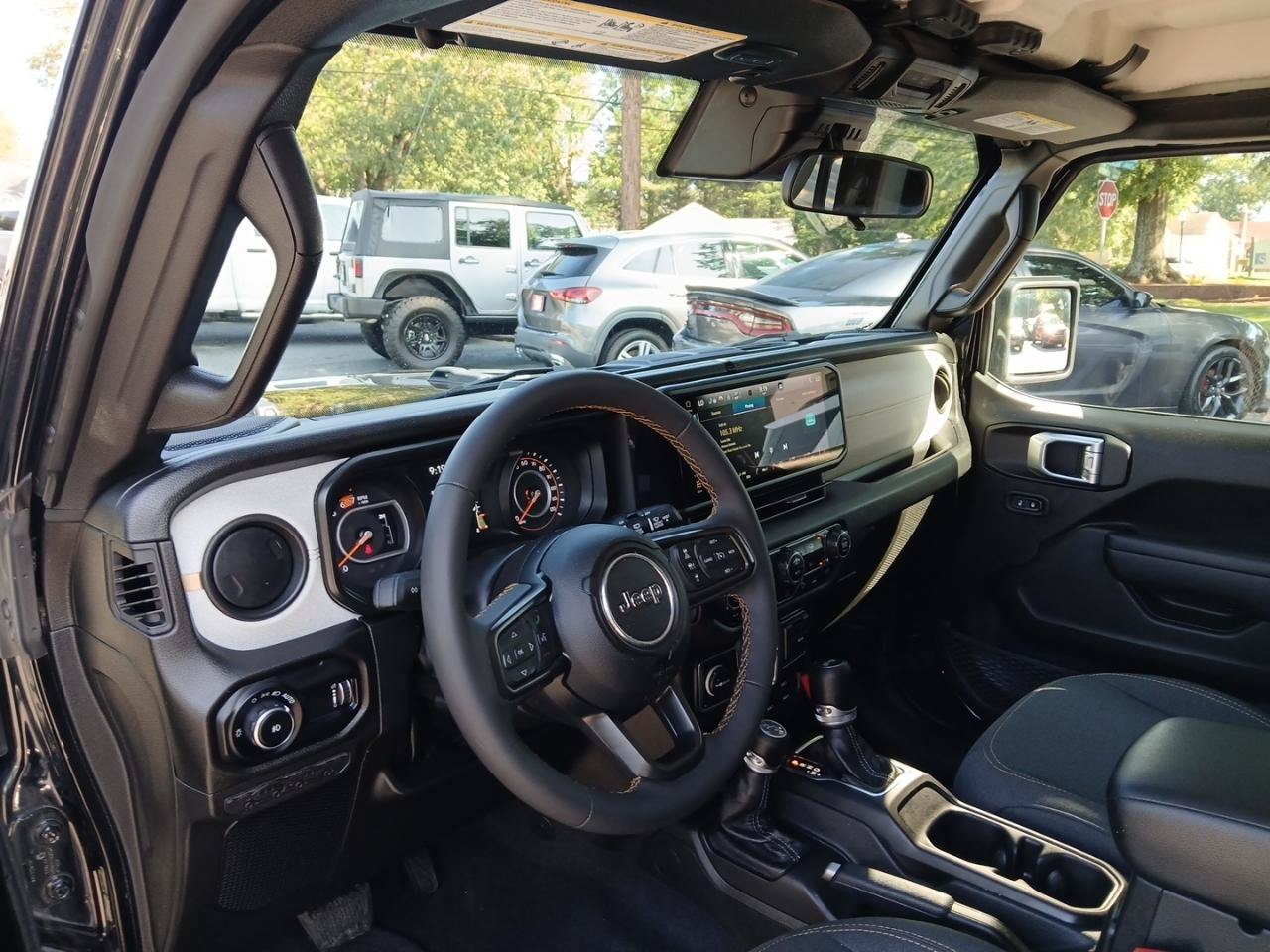 Used 2024 Jeep Wrangler Unlimited Sport AWD/4WD image 17