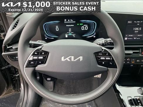New 2025 Kia Niro LX image 15