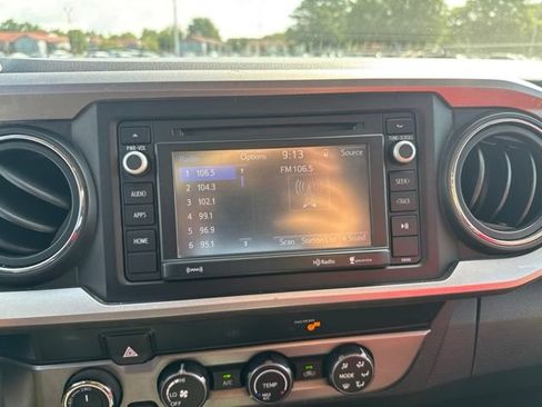 Used 2019 Toyota Tacoma TRD Sport AWD/4WD image 30