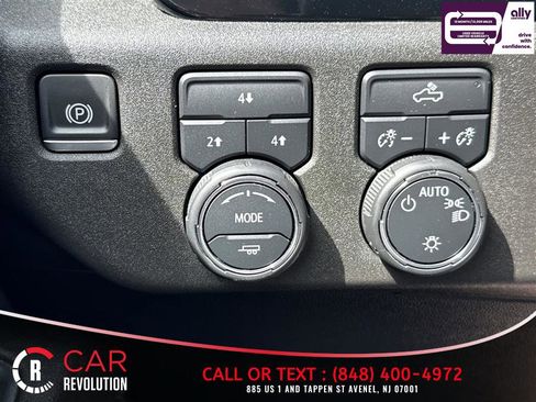 Used 2024 Chevrolet Silverado 2500 LT AWD/4WD image 32