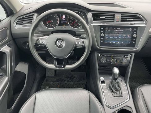Used 2021 Volkswagen Tiguan SE w/ Panoramic Sunroof Package image 24