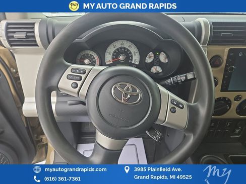Used 2014 Toyota FJ Cruiser 2WD image 23