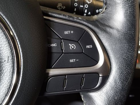 Used 2019 Jeep Renegade Limited w/ UConnect 8.4 Nav Group AWD/4WD image 20