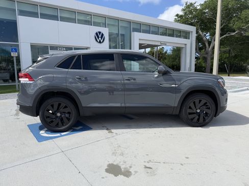 New 2026 Volkswagen Atlas Cross Sport SE FWD image 2