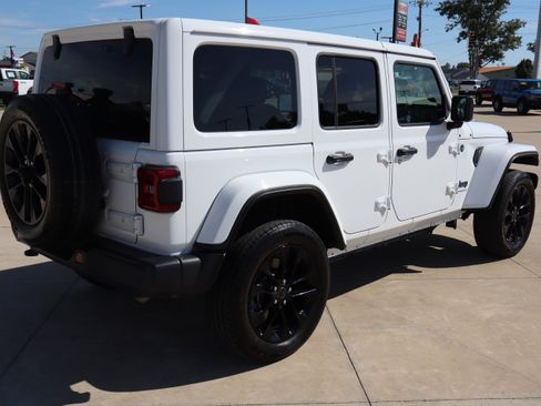 Used 2025 Jeep Wrangler Unlimited Sahara w/ Safety Group AWD/4WD image 5