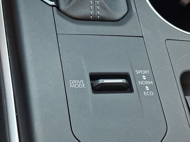 Used 2024 Toyota Highlander XLE FWD image 23