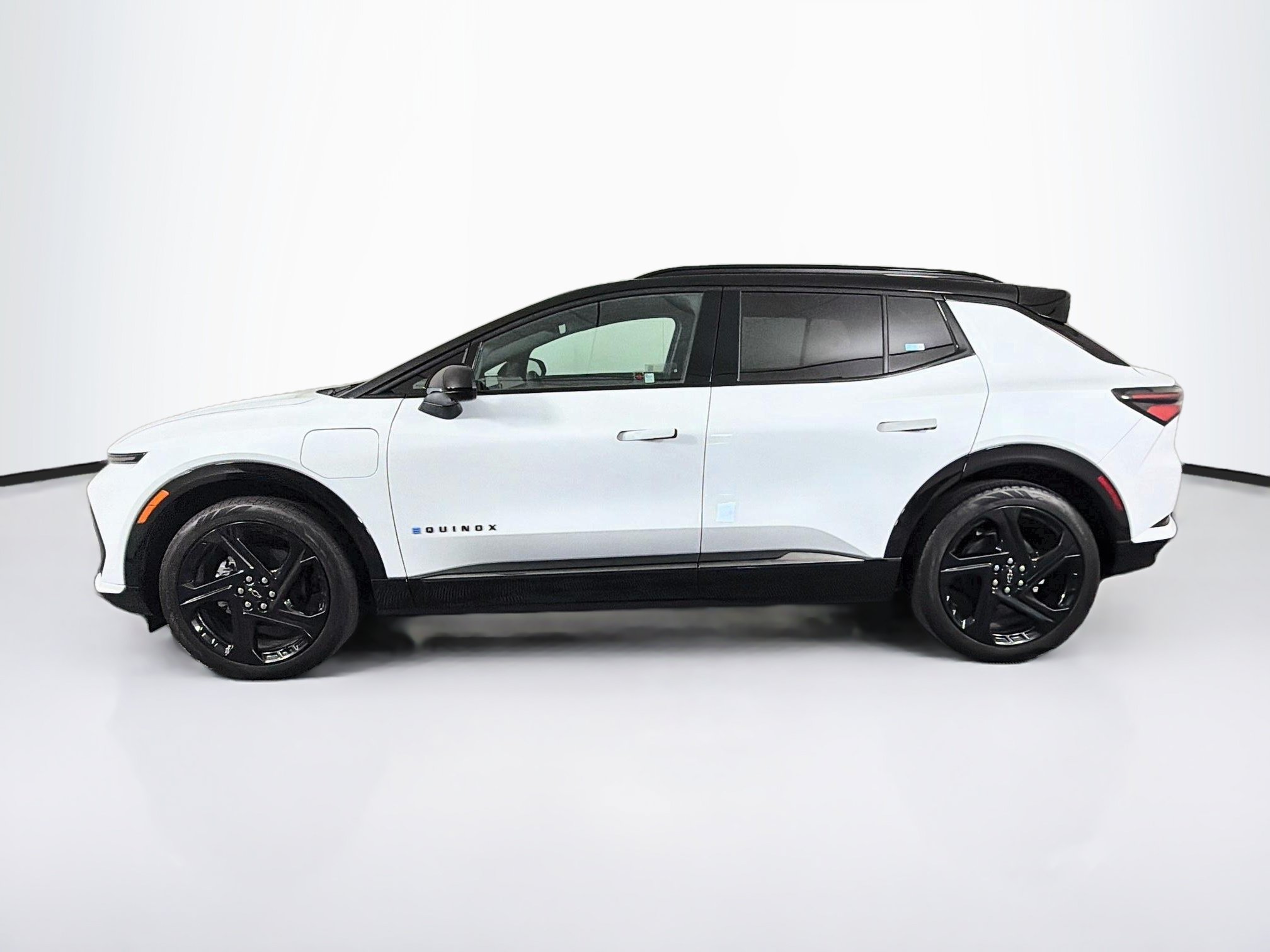 Used 2026 Chevrolet Equinox EV RS FWD image 4