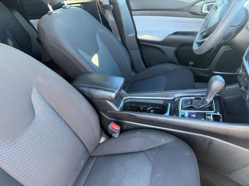 Used 2023 Jeep Compass Sport image 10