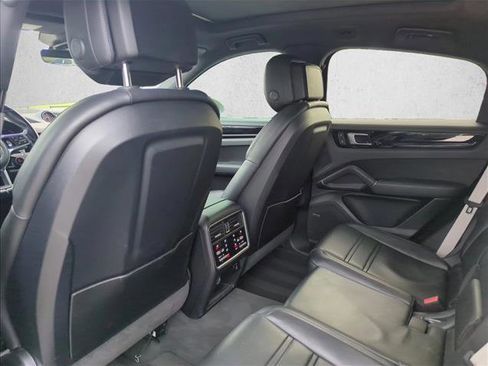 Used 2022 Porsche Cayenne Platinum Edition AWD/4WD image 15