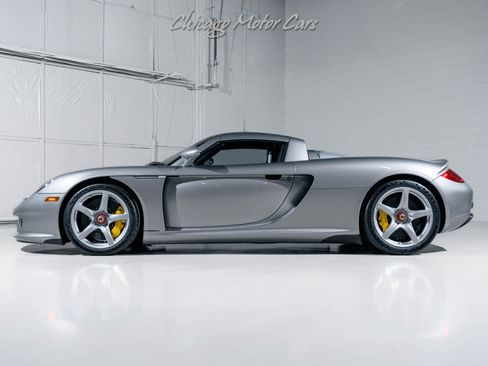 Used 2005 Porsche Carrera GT RWD image 32