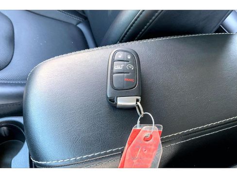 Used 2022 Jeep Cherokee Latitude Lux w/ Sun & Sound Group FWD image 12