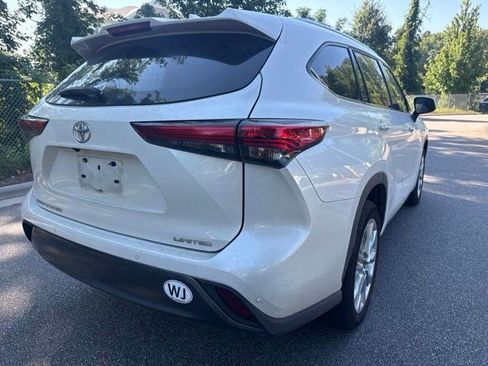 Used 2021 Toyota Highlander Limited FWD image 13