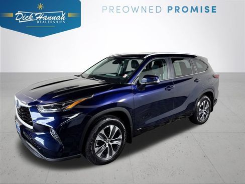 Used 2024 Toyota Highlander XLE AWD/4WD image 1