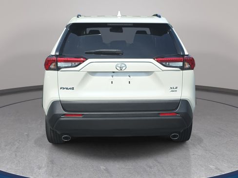 Used 2022 Toyota RAV4 XLE Premium AWD/4WD image 6