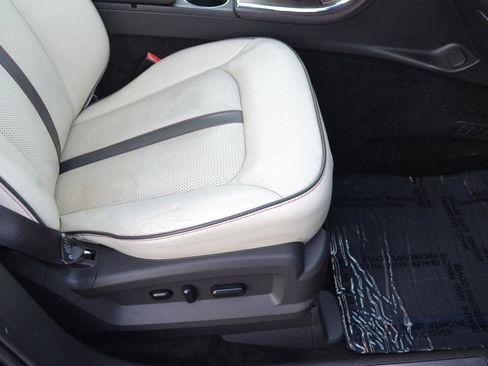 Used 2015 Lincoln MKX AWD w/ Equipment Group 102A image 34