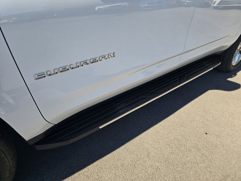 Used 2023 Chevrolet Suburban Premier image 10