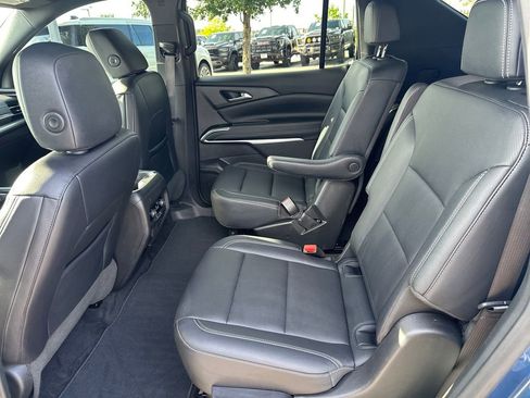 Used 2024 Chevrolet Traverse LT FWD image 32